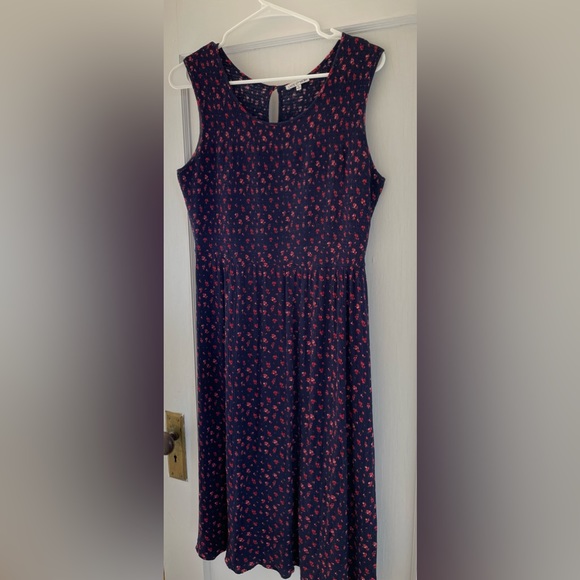 Comfortable, Light, Navy Blue & Red Floral Dress - Picture 8 of 9
